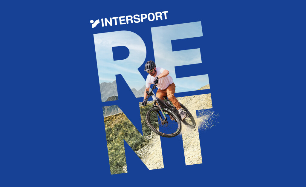 Radfahrer in bergigem Gelände, integriert in den auffälligen Schriftzug „RENT” auf blauem Hintergrund. Dynamische Bewegung und Outdoor-Abenteuer-Thema.